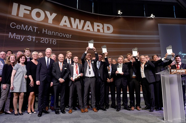 IFOY Award - international forklift truck of the year, Preisverleihung im Convention Center. (Gewinner und Laudatoren)